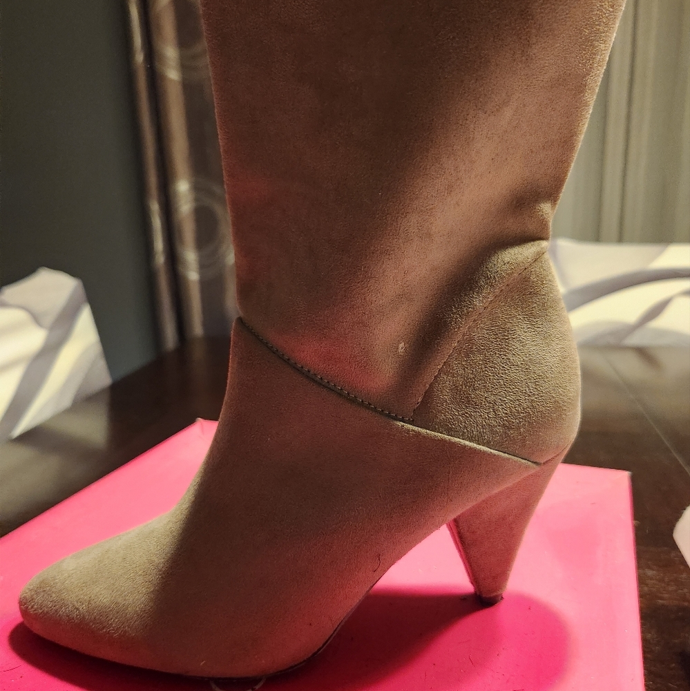 Womans tan/toupe boots